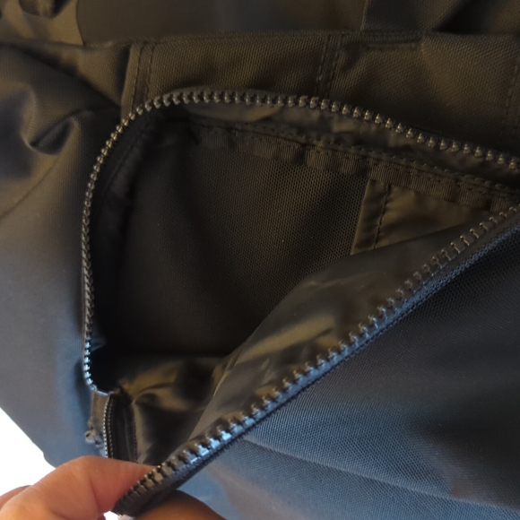 Lululemon Black Backpack Circa 2009 - Picture 4 of 10